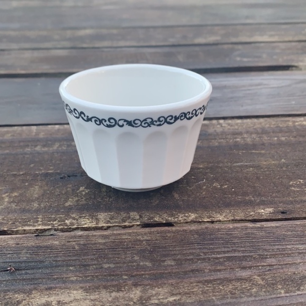 Small condiment or dip bowl